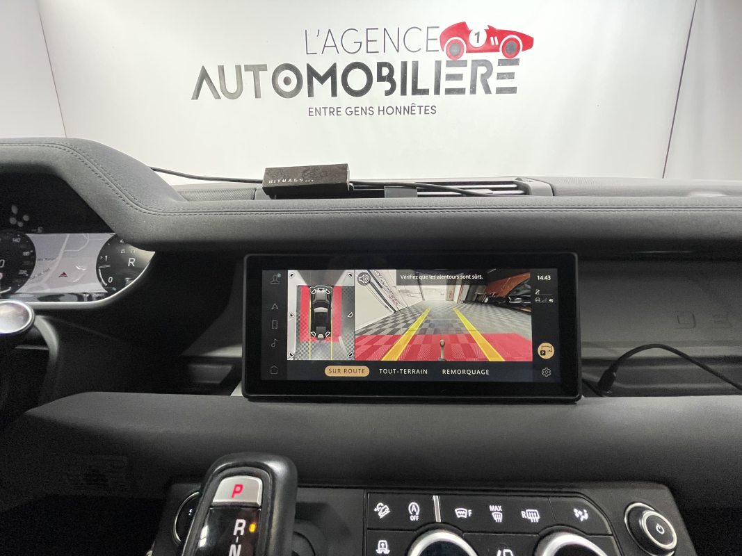 Land Rover Defender — 24