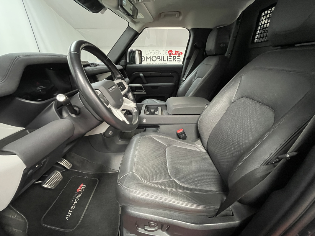 Land Rover Defender — 16