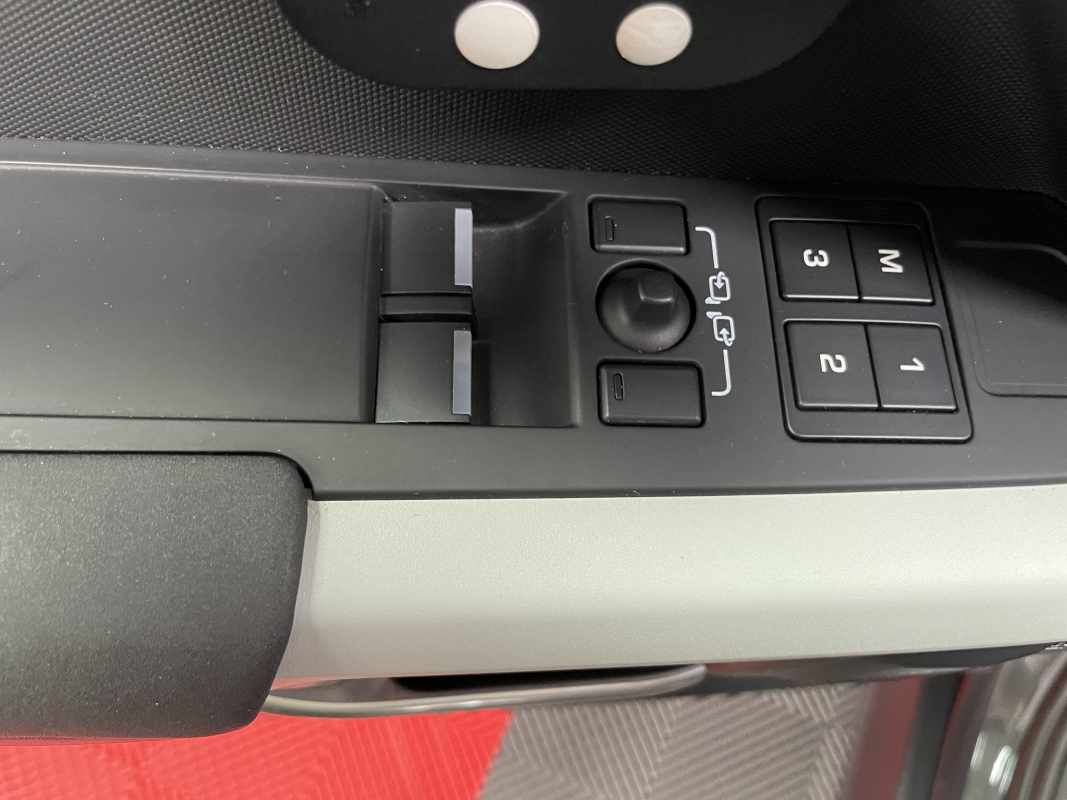 Land Rover Defender — 35