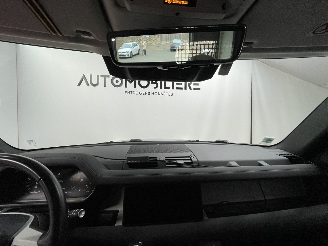 Land Rover Defender — 32