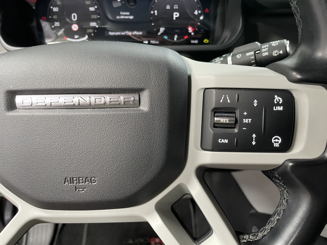 Land Rover Defender — 15