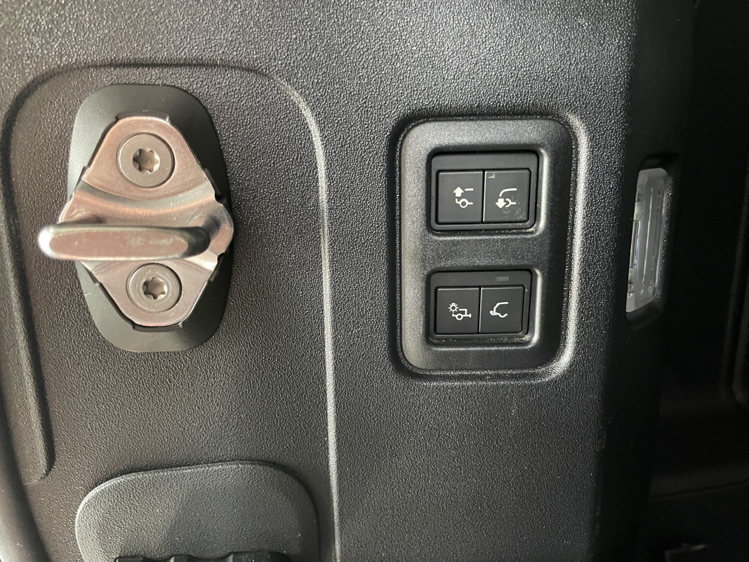 Land Rover Defender — 39