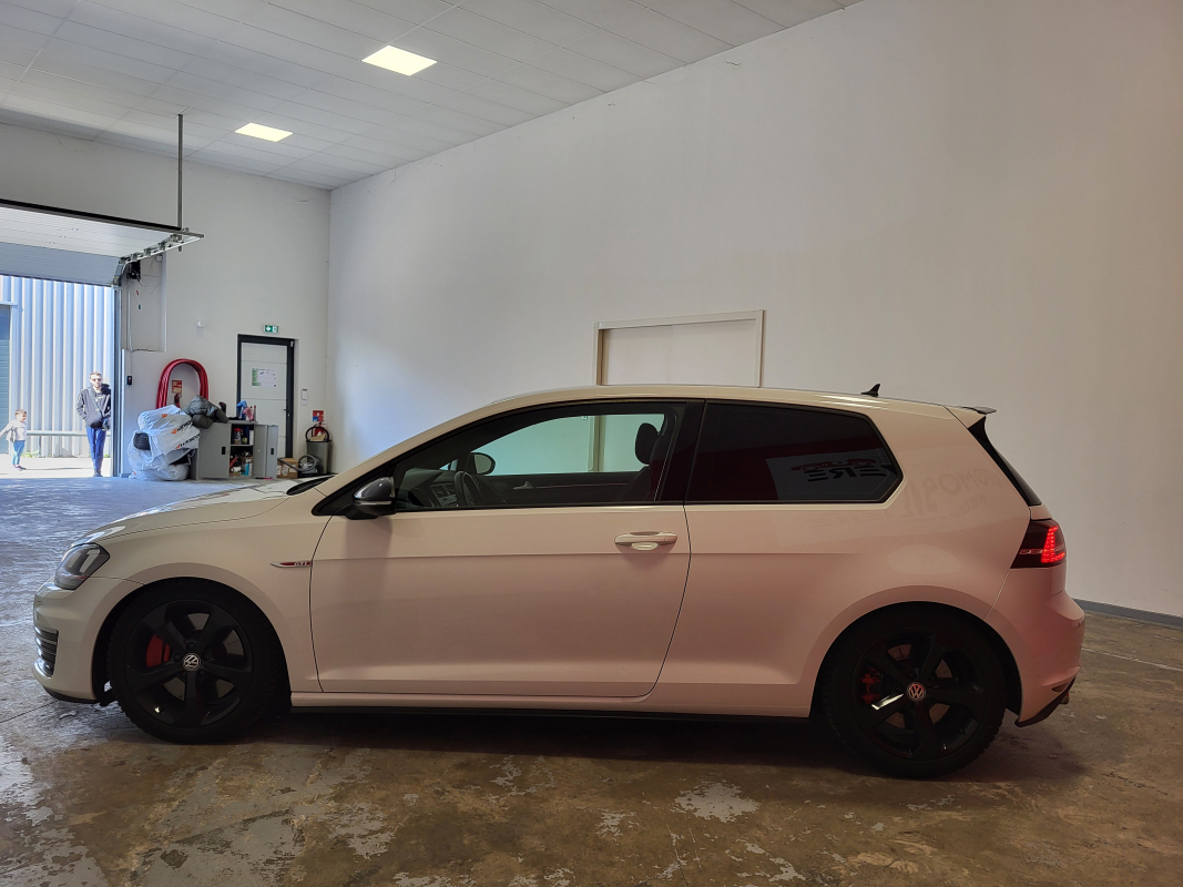 Volkswagen Golf — 5
