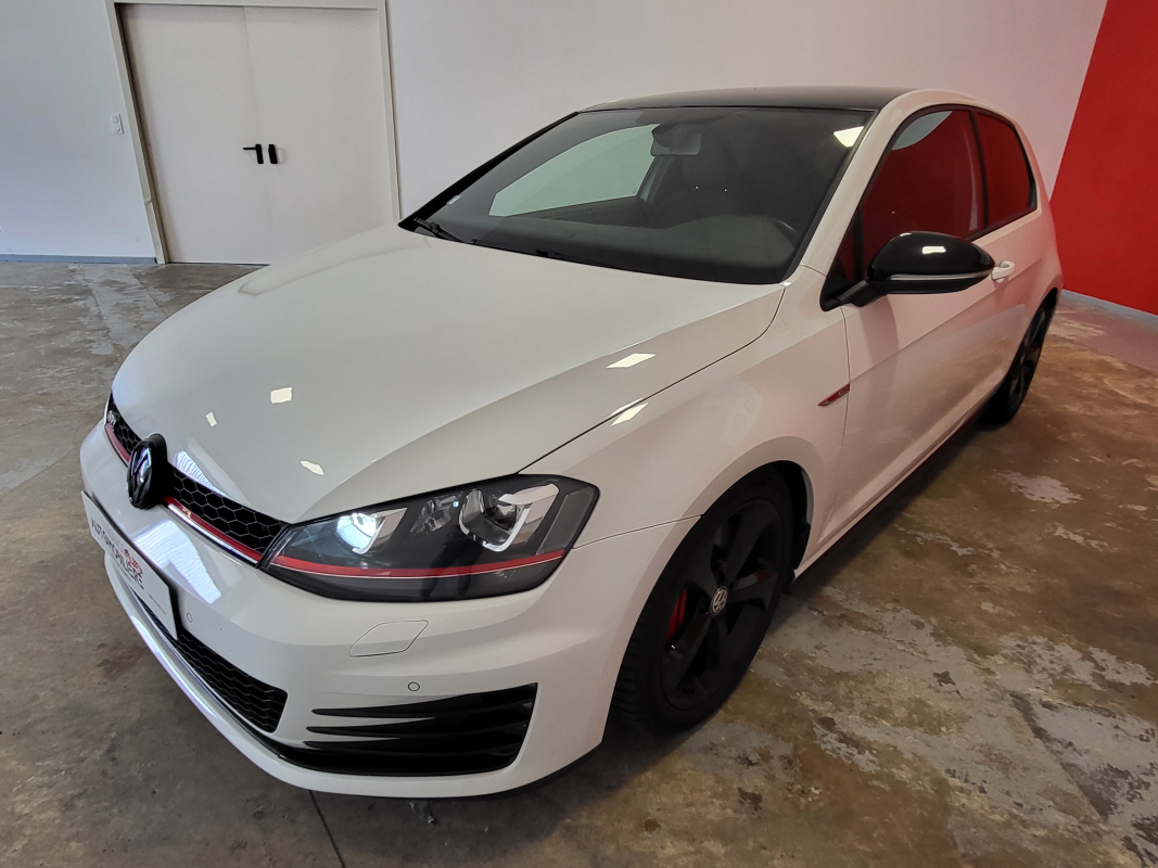 Volkswagen Golf — 3