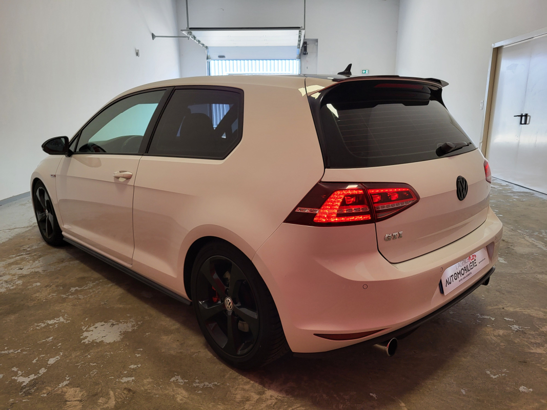 Volkswagen Golf — 6