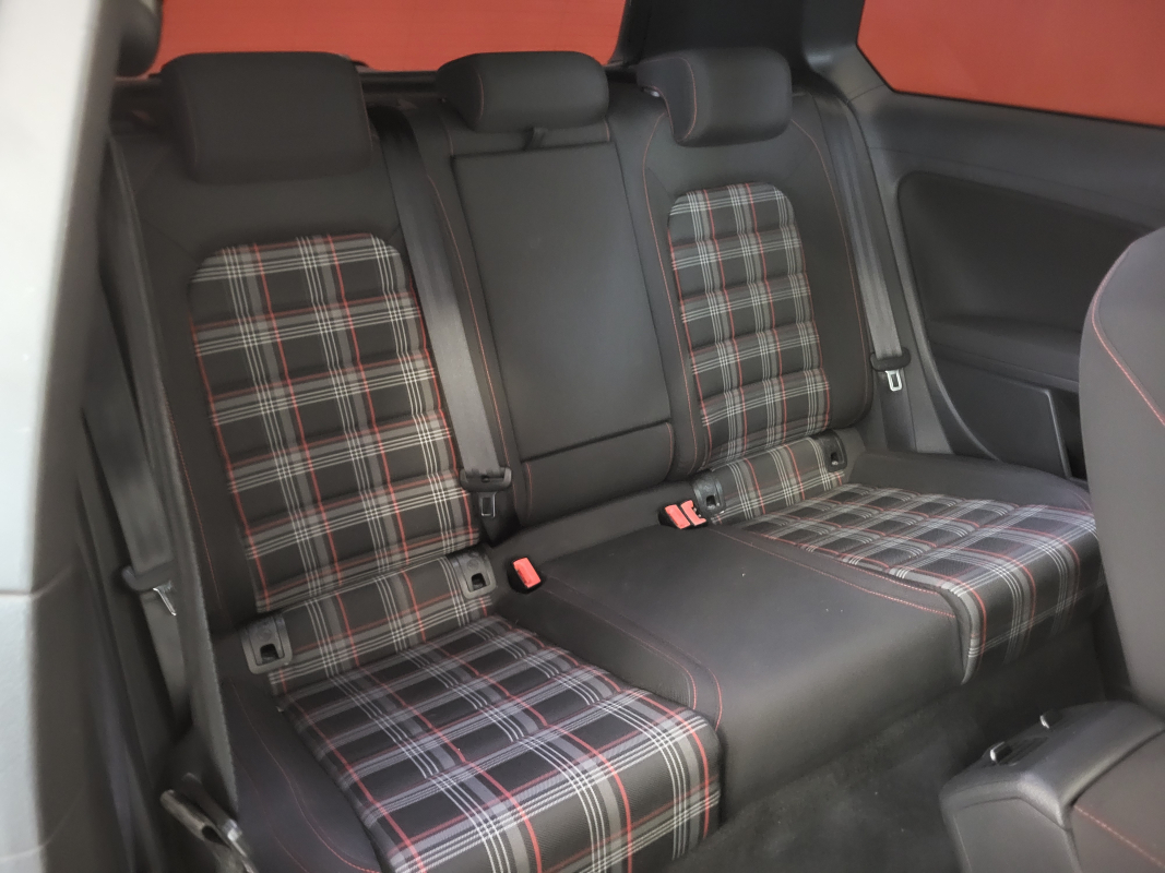 Volkswagen Golf — 25