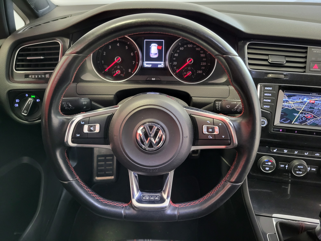 Volkswagen Golf — 16