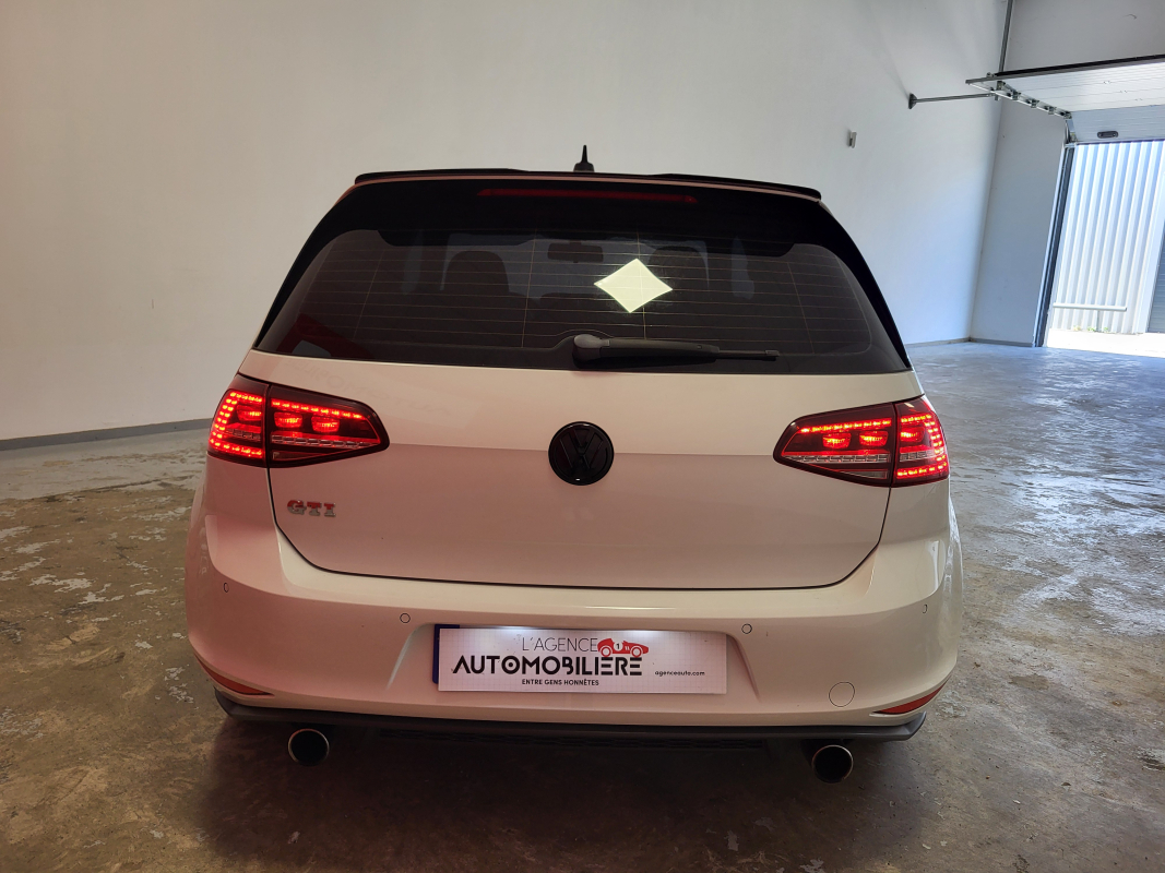 Volkswagen Golf — 7