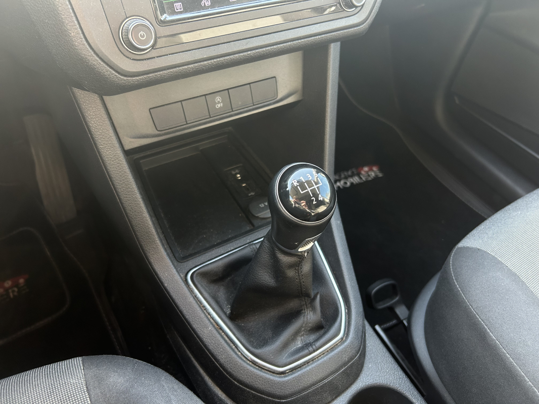Volkswagen Caddy Van — 28