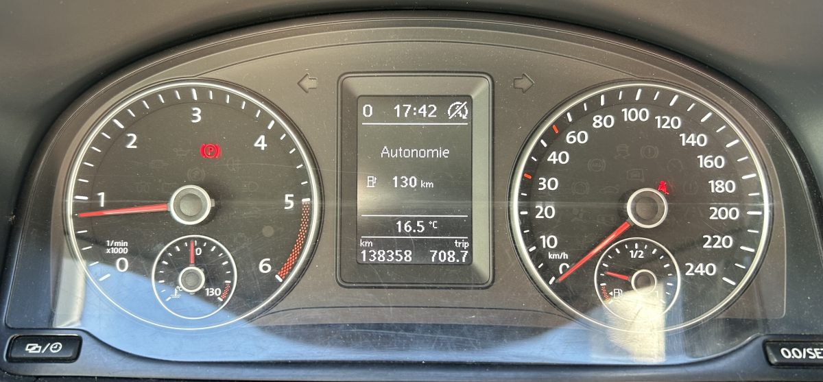 Volkswagen Caddy Van — 25
