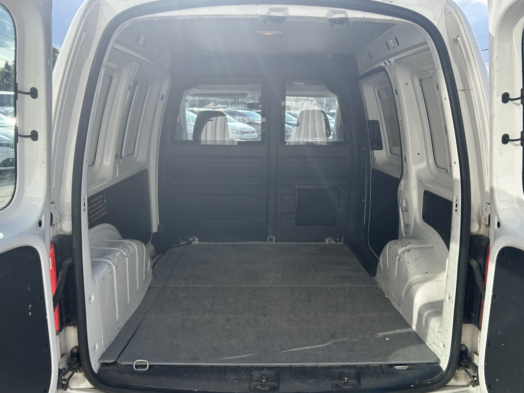 Volkswagen Caddy Van — 10