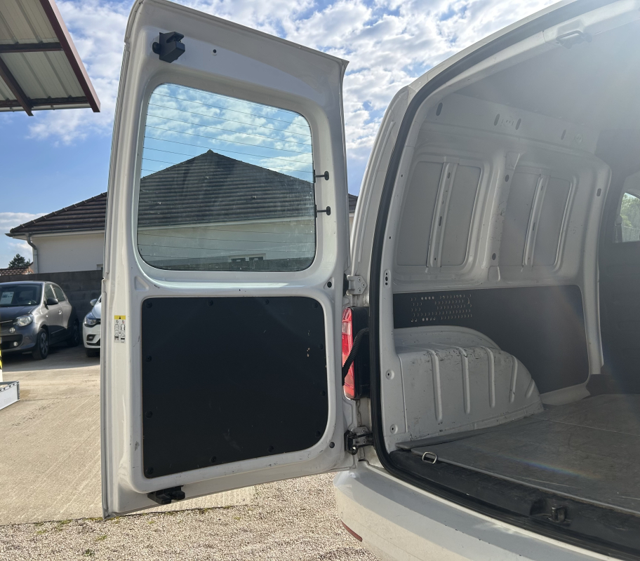 Volkswagen Caddy Van — 12