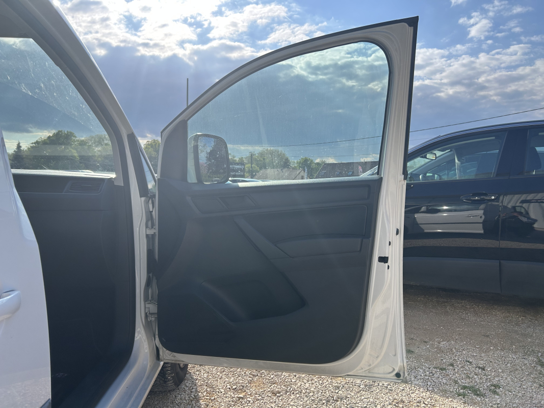 Volkswagen Caddy Van — 36
