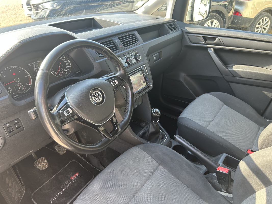 Volkswagen Caddy Van — 20