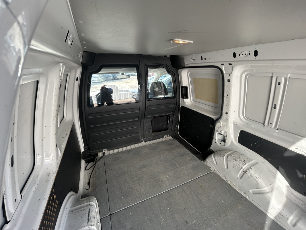 Volkswagen Caddy Van — 14