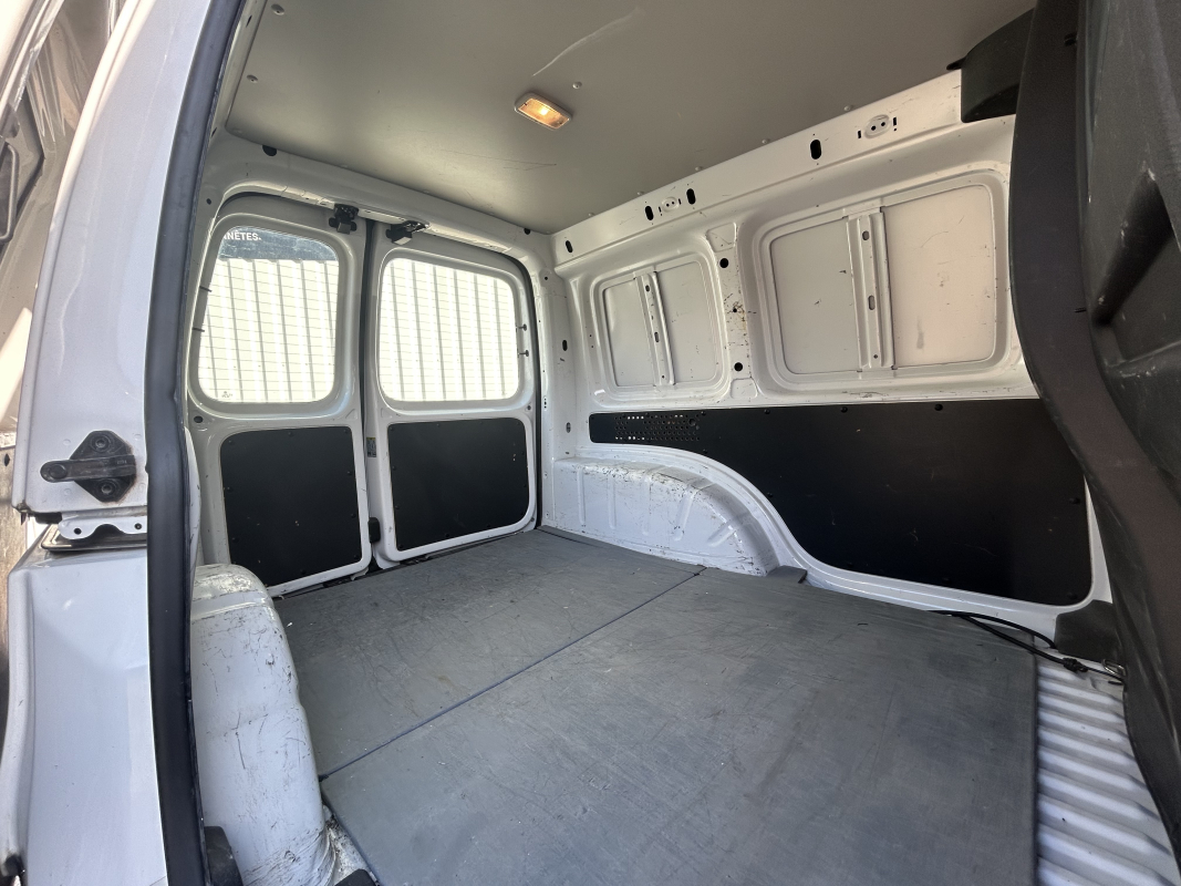 Volkswagen Caddy Van — 15