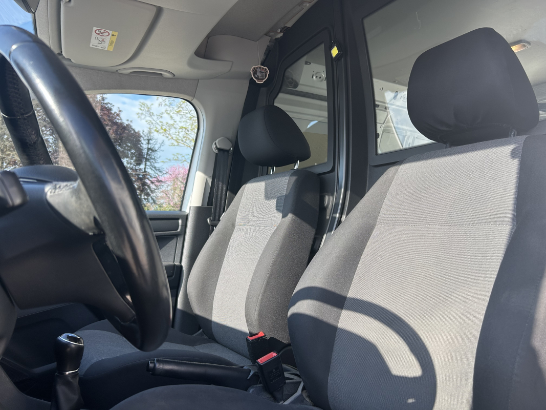 Volkswagen Caddy Van — 18