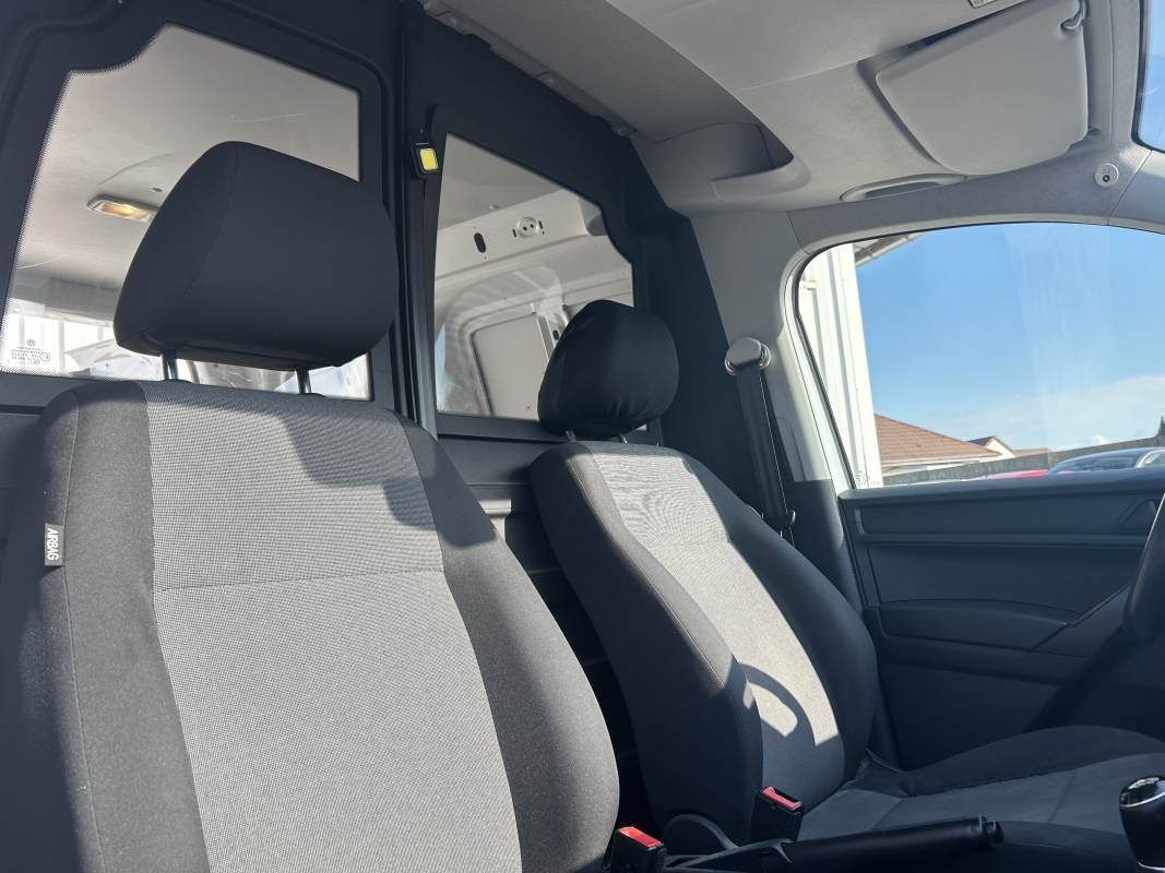 Volkswagen Caddy Van — 19