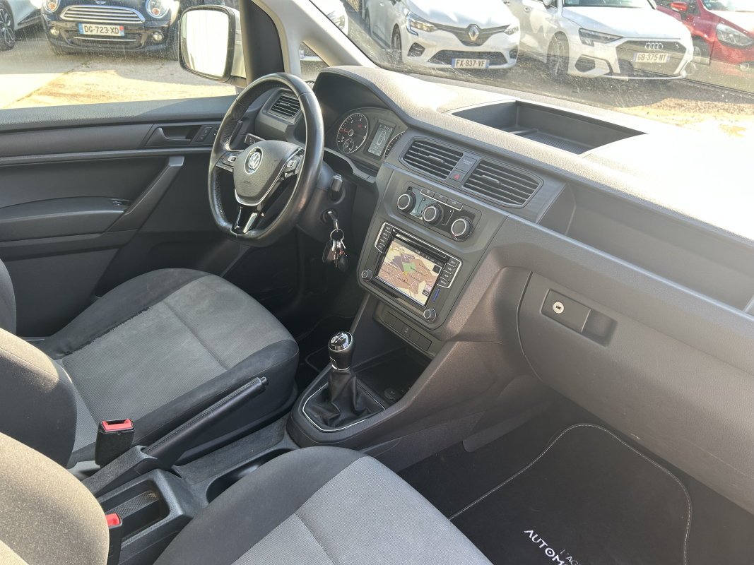 Volkswagen Caddy Van — 17