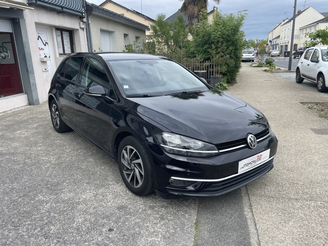 Volkswagen Golf — 3