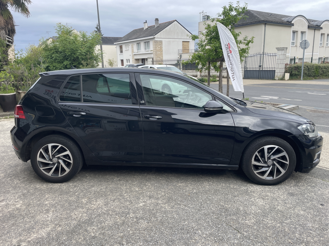 Volkswagen Golf — 4