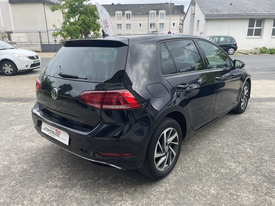Volkswagen Golf — 5