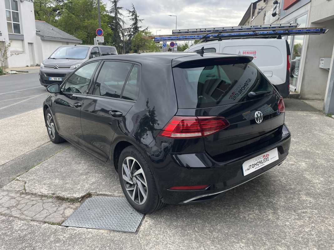 Volkswagen Golf — 7