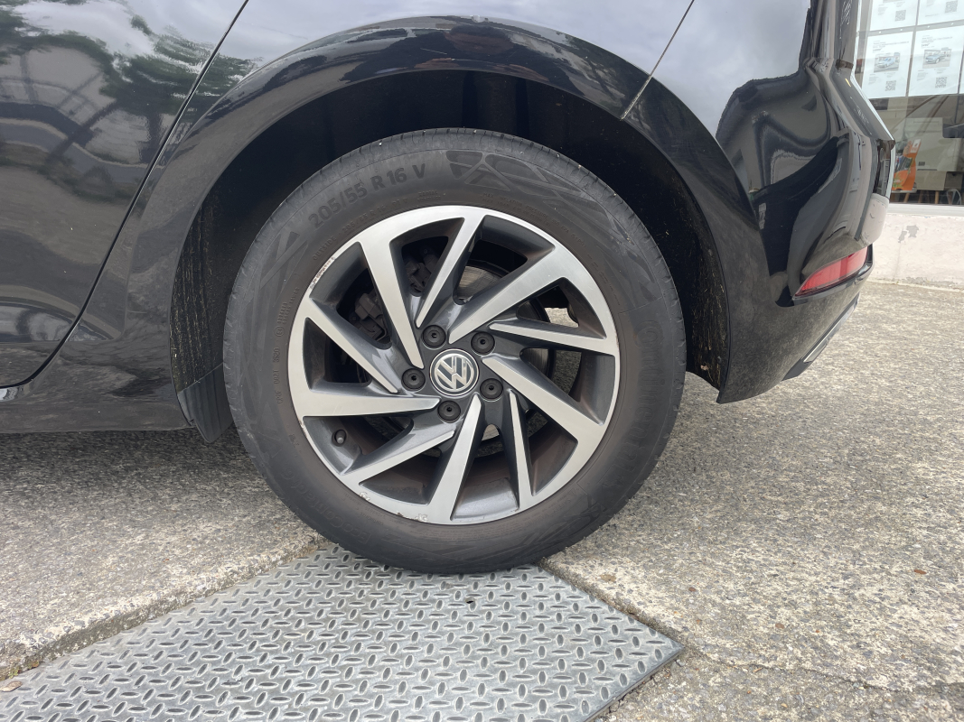 Volkswagen Golf — 18
