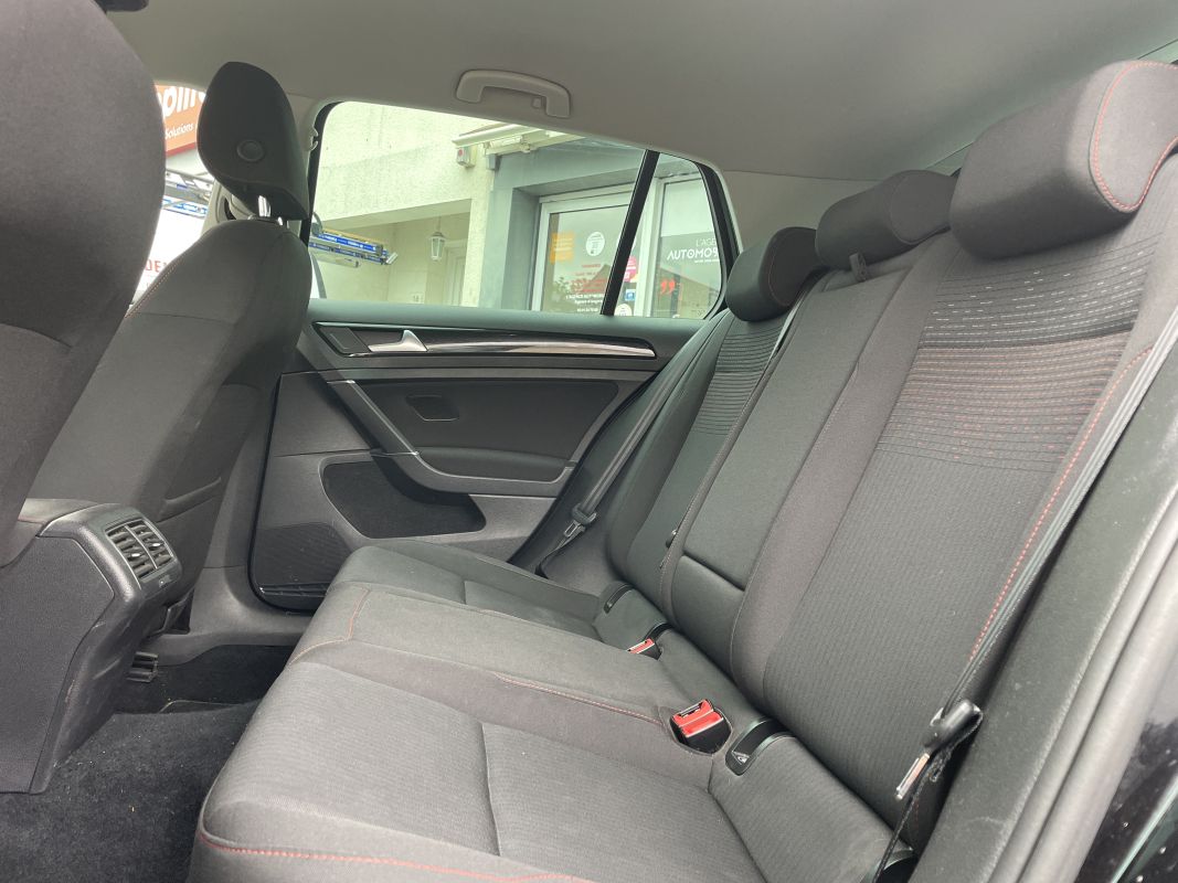 Volkswagen Golf — 15