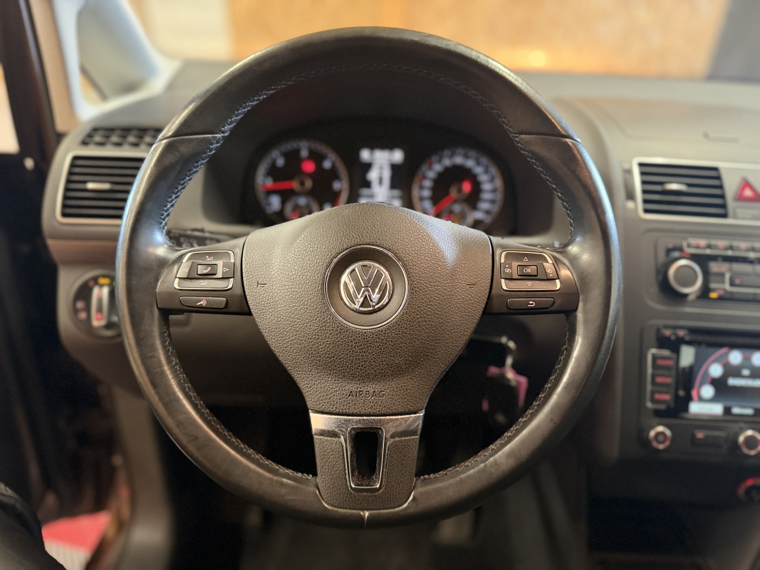 Volkswagen Touran — 9
