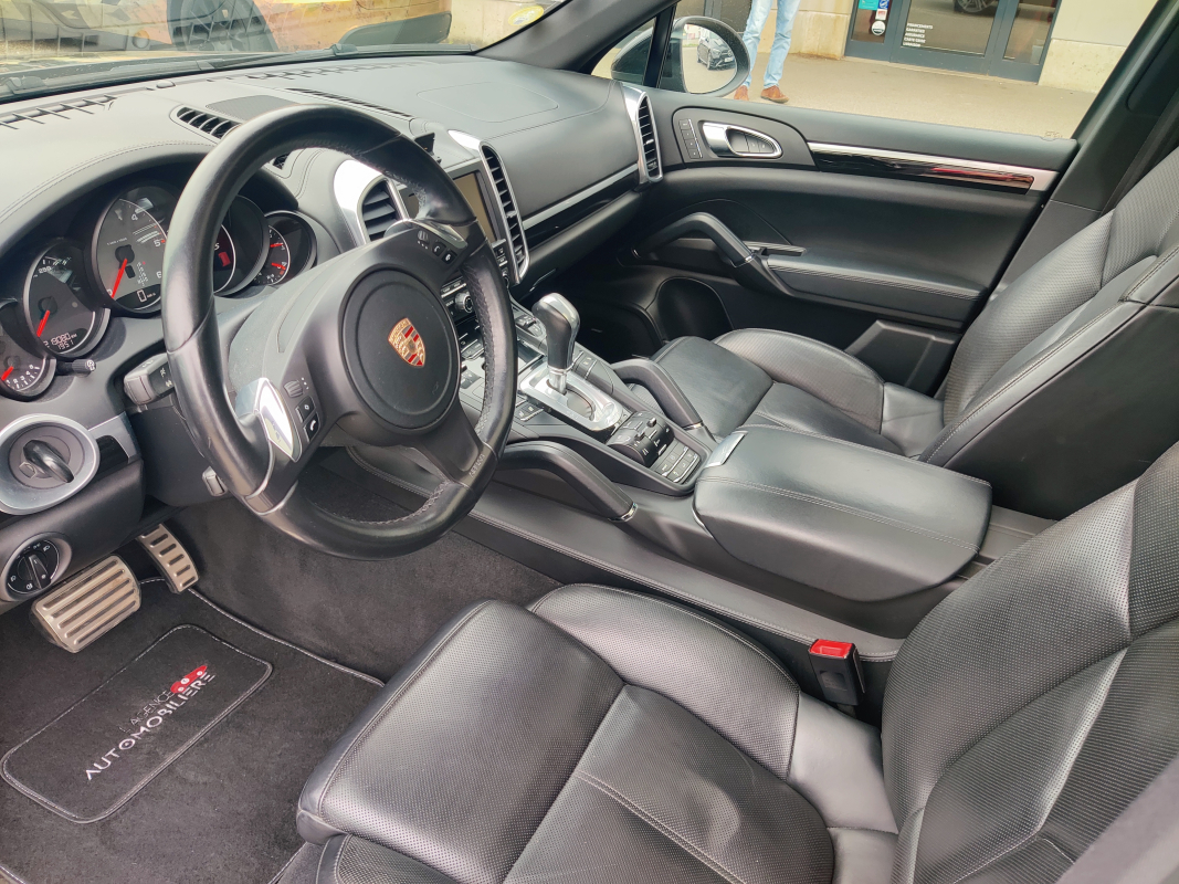 Porsche Cayenne — 12