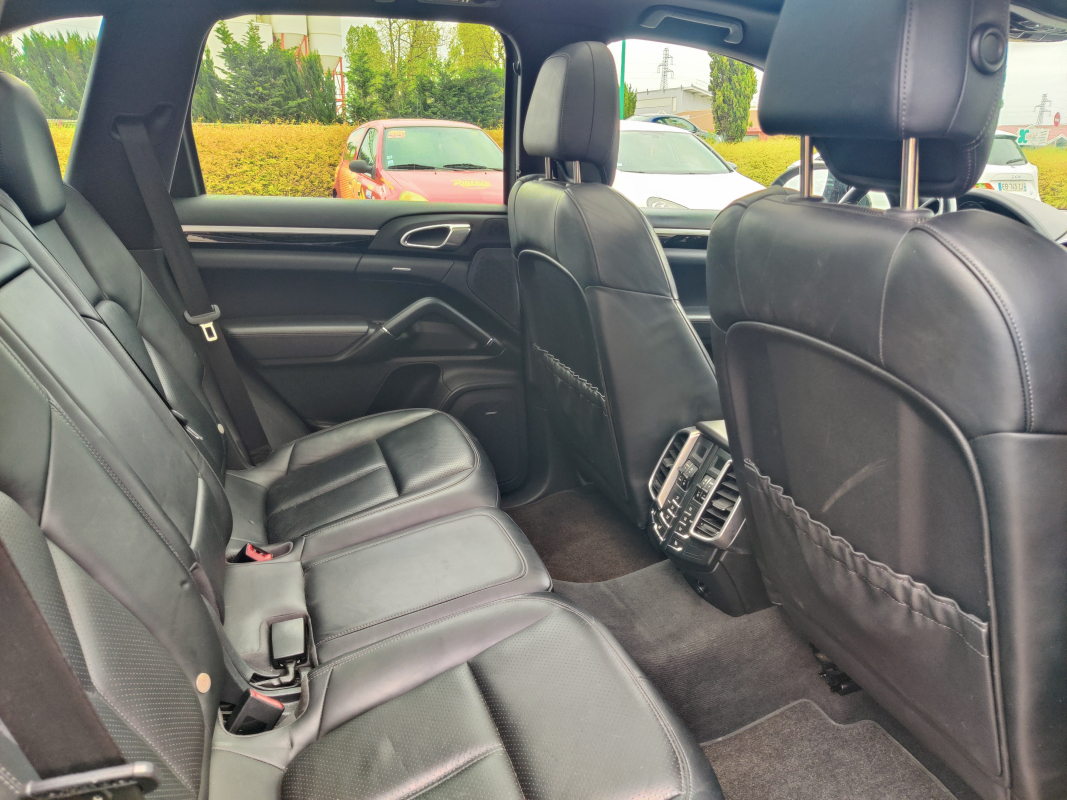 Porsche Cayenne — 18