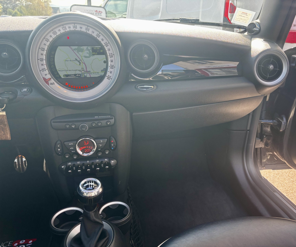 Mini Clubman — 32