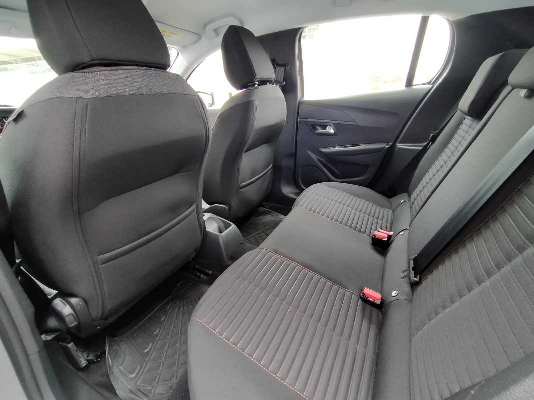 Peugeot 208 — 15