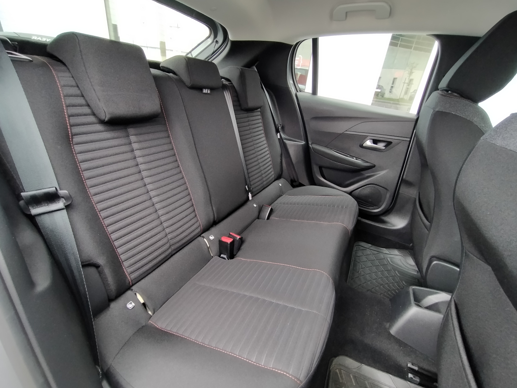 Peugeot 208 — 14
