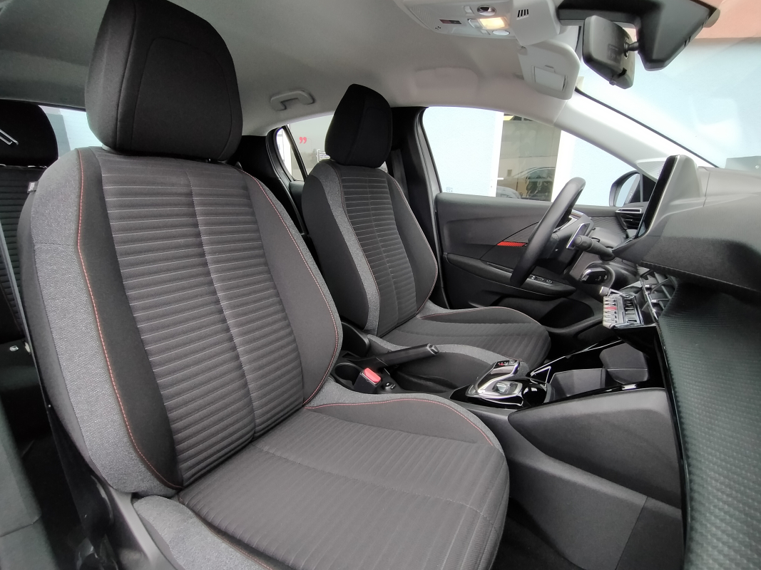Peugeot 208 — 11