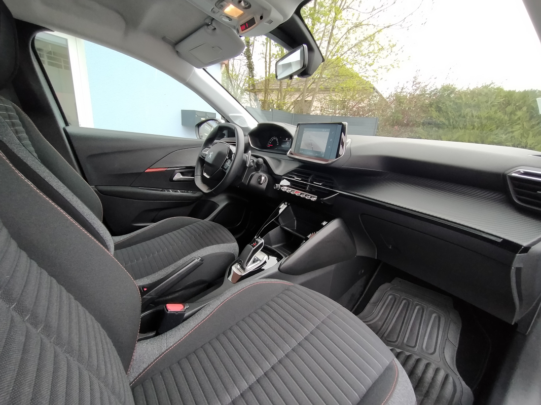 Peugeot 208 — 12