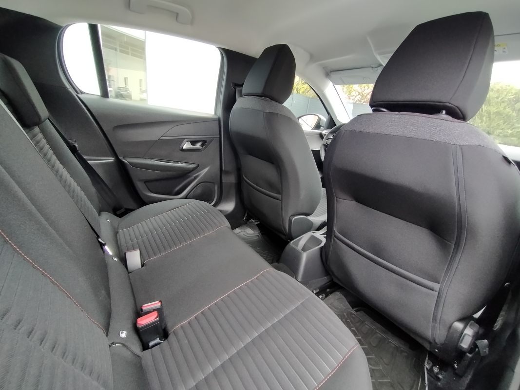 Peugeot 208 — 13