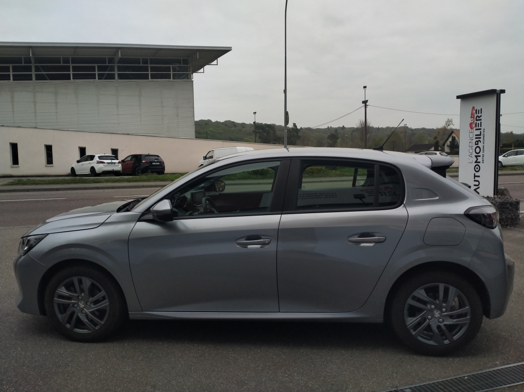 Peugeot 208 — 4