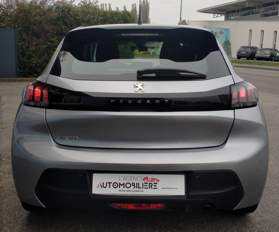 Peugeot 208 — 6