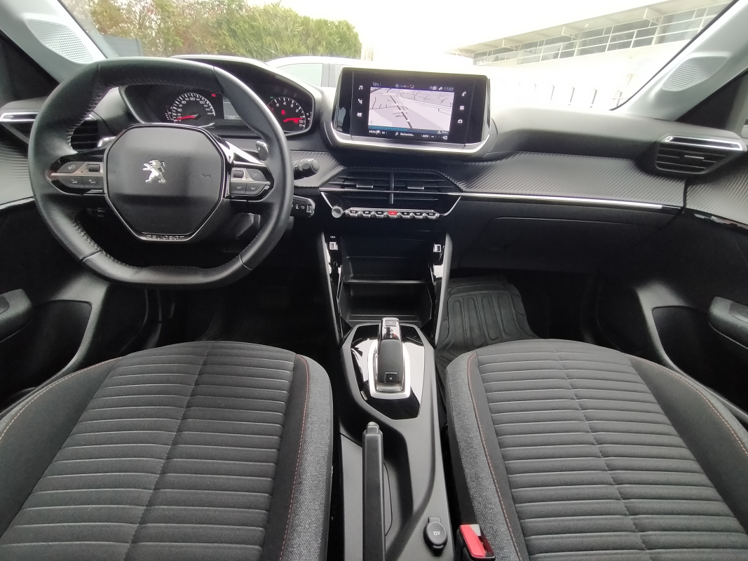Peugeot 208 — 17