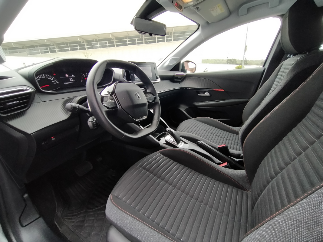 Peugeot 208 — 9