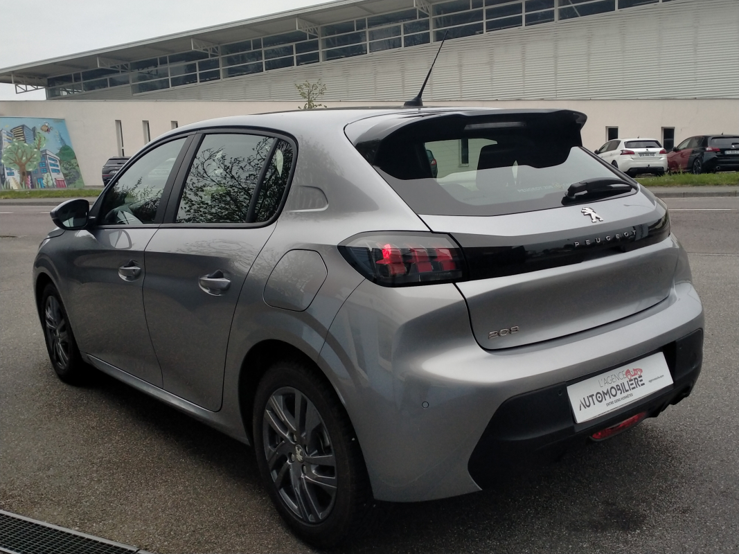 Peugeot 208 — 5