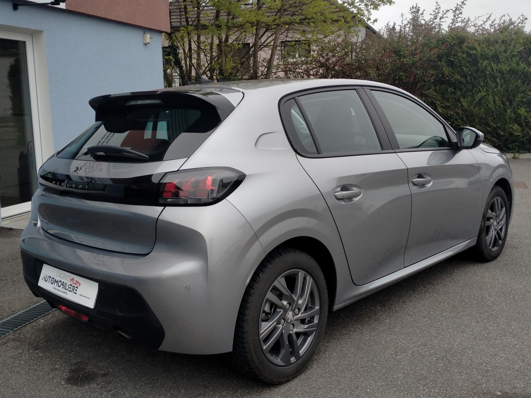 Peugeot 208 — 7