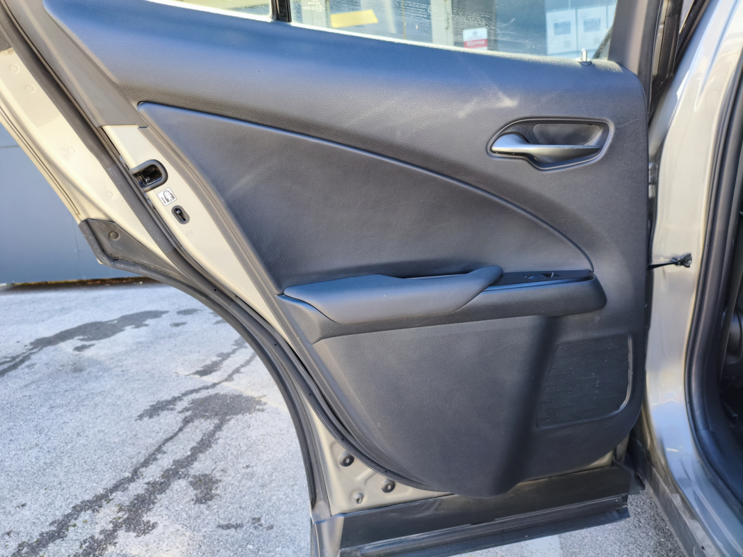 Lexus UX — 27