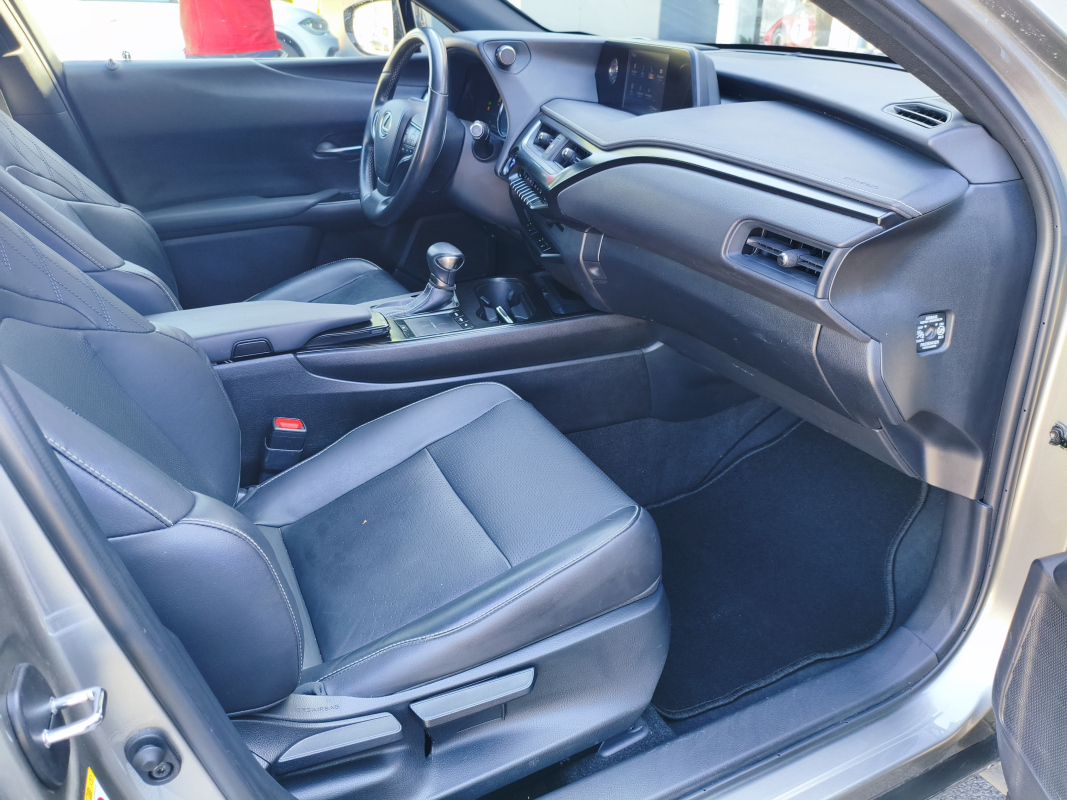 Lexus UX — 23