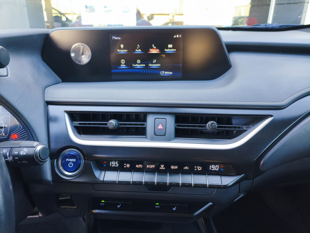 Lexus UX — 17