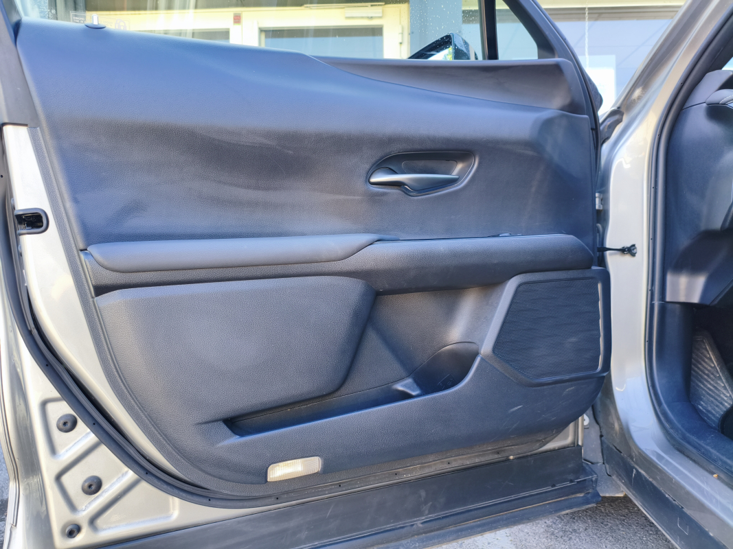 Lexus UX — 26