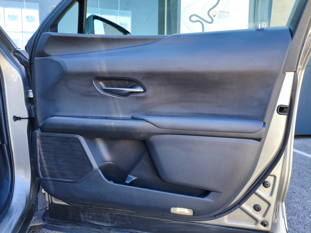 Lexus UX — 28