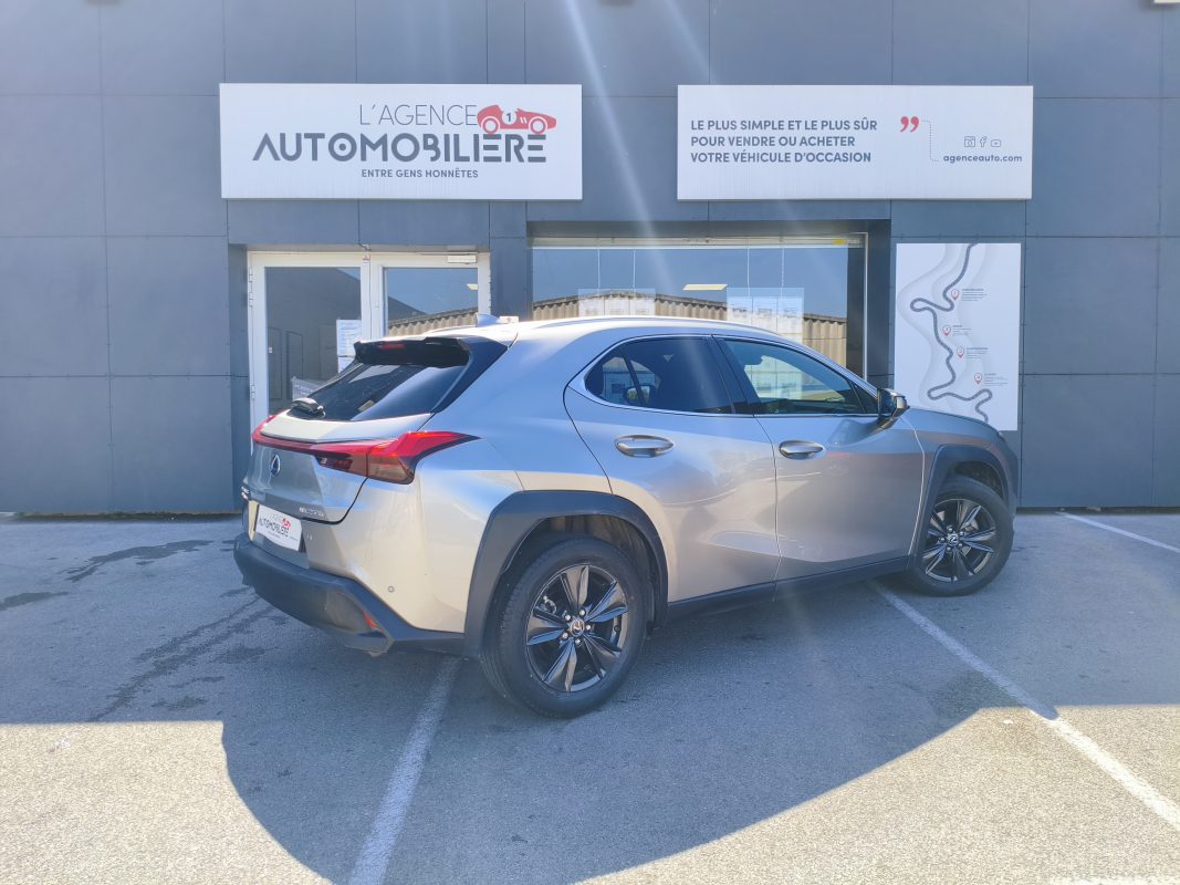 Lexus UX — 2
